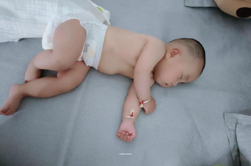 安陆三个月宝宝抬头不稳